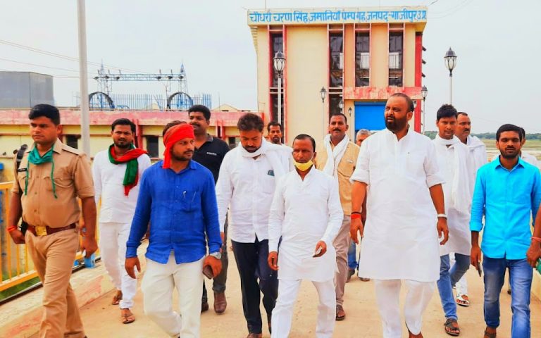 किसानों की शिकायत पर पूर्व मंत्री ने विधानसभा क्षेत्र के सभी नहरों , रजवाहों का निरीक्षण किया