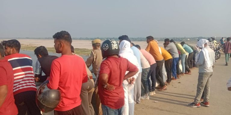 मां की डांट से नाराज बेटा ने मां को फोन कर गंगा में लगाई छलांग