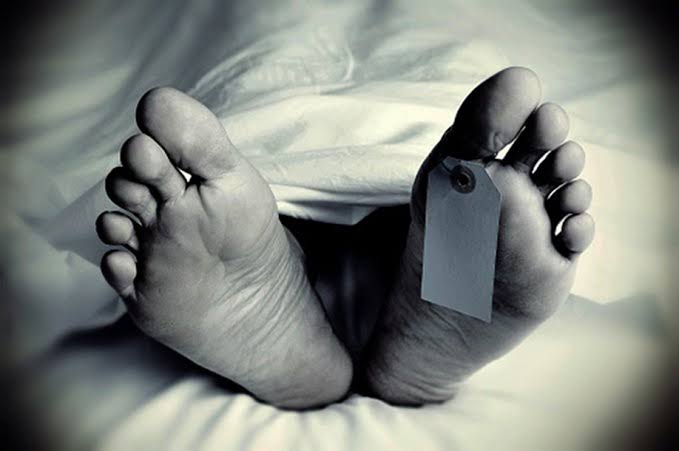 कान में इयरफोन लगाने की वजह से ,ट्रेन से कटकर हुई युवती की मौत