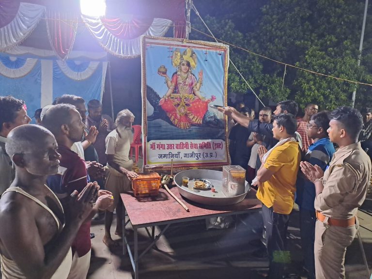 मां गंगा उत्तर वाहिनी पुजा सेवा समिति के तत्वावधान में भन्डारे का हुआ आयोजन