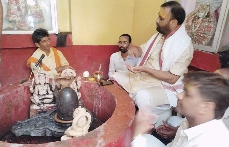 लोक कल्याण, विश्व शांति व क्षेत्र की खुशहाली के लिए रुद्राभिषेक का हुआ अनुष्ठान