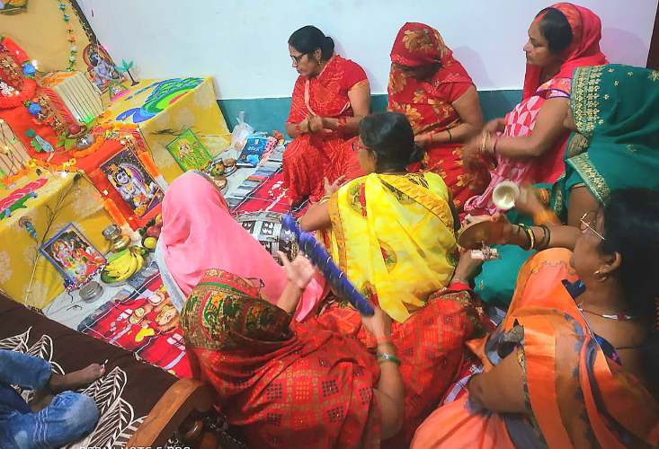 कृष्ण जन्मोत्सव को महिला कीर्तन मंडली ने बनाया यादगार।