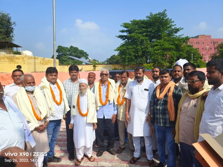 देश की स्वतंत्रता व एकता में महत्वपूर्ण योगदान देने वाले अमर शहीदो के परिजनों का हुआ सम्मान