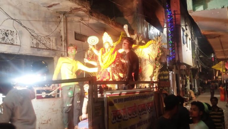 श्रद्धा पूर्ण और हर्षोल्लास मन से महिलाओं ने मनाया गोवर्धन पूजा