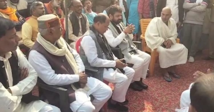 आयुष मंत्री द्वारा शहीद अखिलेश राय को दी गई भावभीनी श्रद्धांजलि