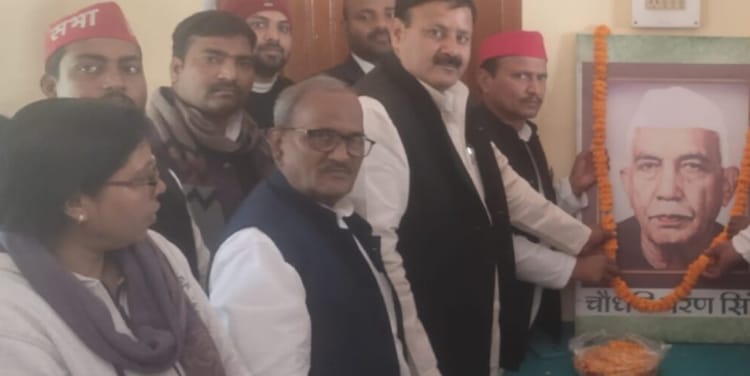 पूर्व प्रधानमंत्री चौधरी चरण सिंह जी की मनाई गई 121 वीं जयंती