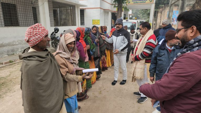 तहसीलदार ने गरीब असहयों को बाटे कंबल