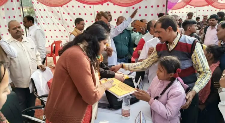 खेल कूद एवम् सांस्कृतिक प्रतियोगिता में डीएम ने विजेताओं को किया पुरस्कृत