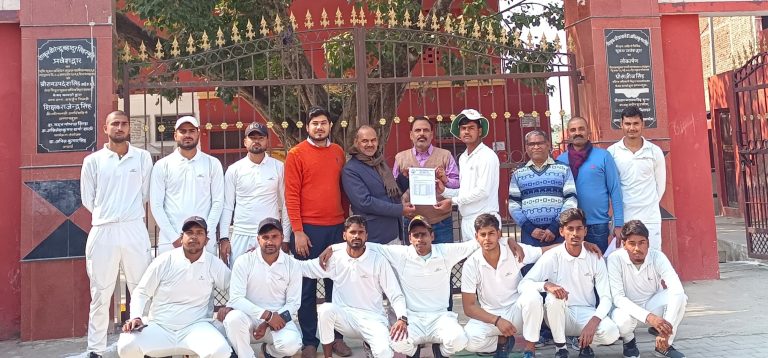 क्रिकेट प्रतियोगिता में भाग लेने हिंदू स्नातकोत्तर महाविद्यालय की टीम रवाना
