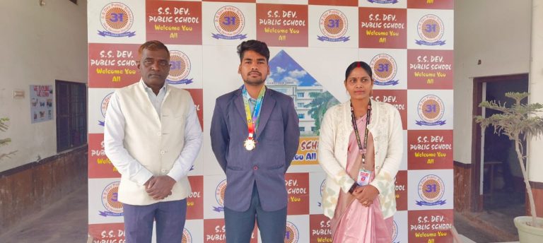 एस.एस. देव पब्लिक स्कूल के छात्र ने लखनऊ में आयोजित ताइक्वांडो चैंपियनशिप में किया शानदार प्रदर्शन
