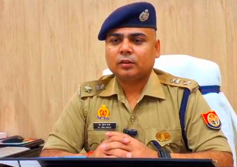 गाज़ीपुर में असलहों की तस्करी मामलें में तीन गिरफ्तार 38 तमंचे-पिस्तौल बरामद।